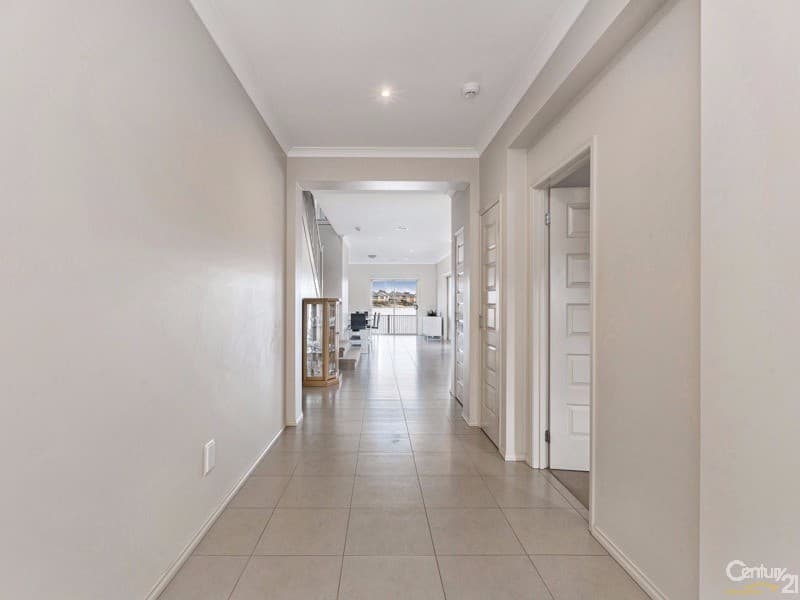 10 Rhode Island Close, Sanctuary Lakes, VIC, 3030, Sanctuary Lakes - Thumbnail 2
