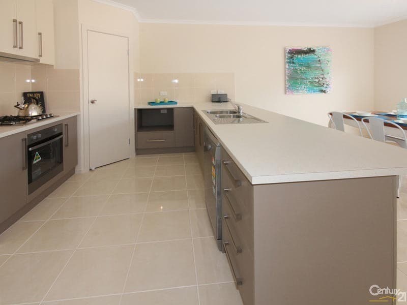 98 Madden Drive, Griffith, NSW, 2680, Griffith - Thumbnail 2