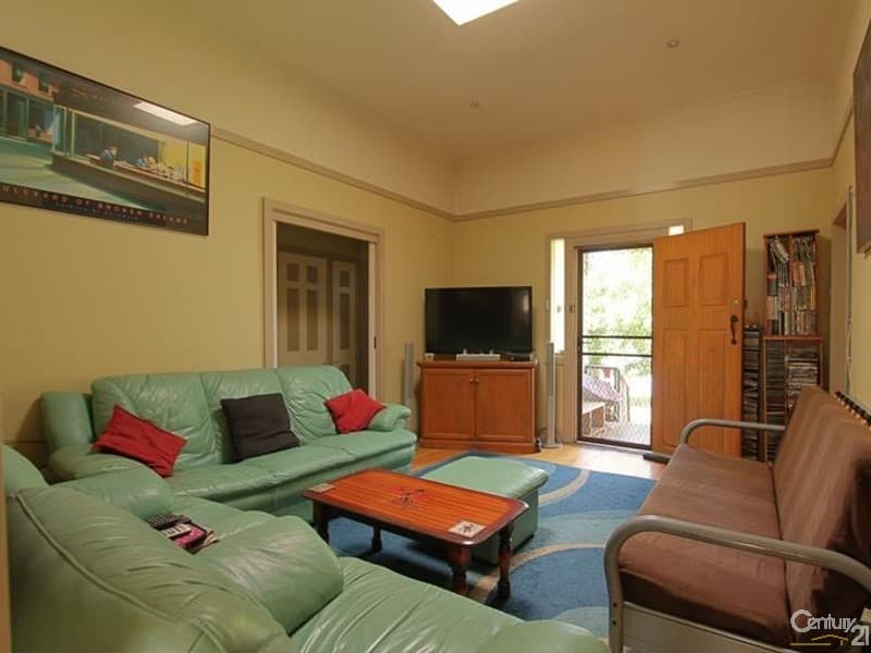 4 Oaklands Road, Hazelbrook, NSW, 2779, Hazelbrook - Thumbnail 6