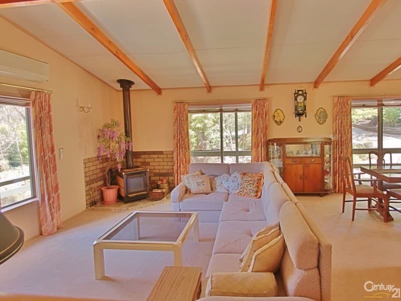 33 Fourth Avenue, Katoomba, NSW, 2780, Katoomba - Thumbnail 2
