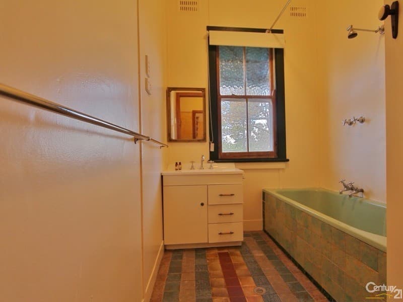 16 Boronia Road, Bullaburra, NSW, 2784, Bullaburra - Thumbnail 4