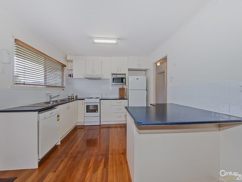 32 Natasha Street, Wynnum West, QLD, 4178, Wynnum West - Thumbnail 2