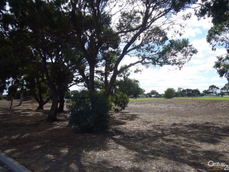 2 Stapleton Close, Redlynch, QLD, 4870, Redlynch - Thumbnail 4