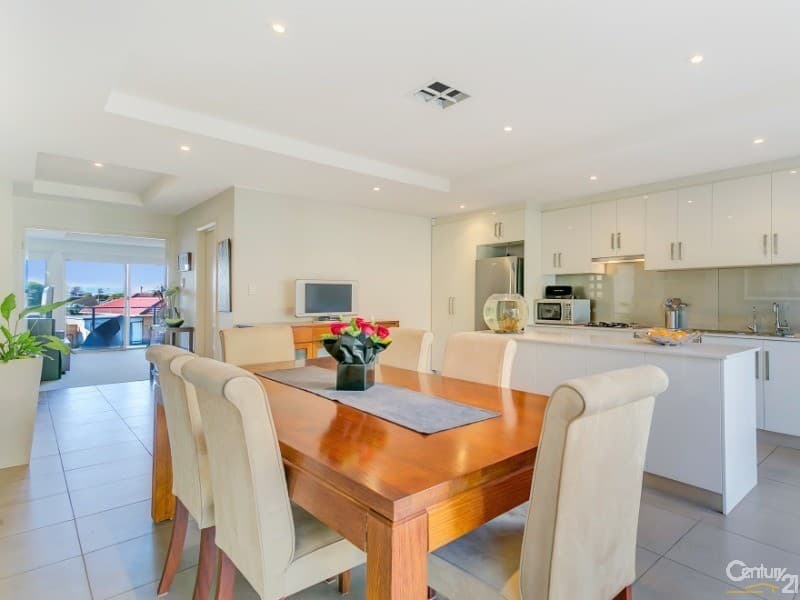 117/1 Halcyon Way, Hope Island, QLD, 4212, Hope Island - Thumbnail 2