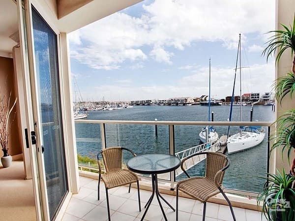 8 Black Street, Reservoir VIC, Reservoir - Thumbnail 2