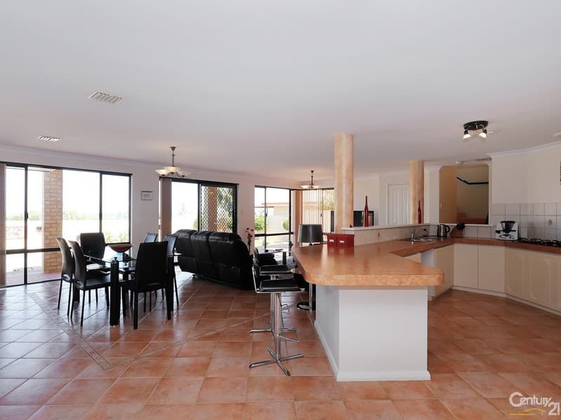 8 Rochester Drive, Mindarie, WA, 6030, Mindarie - Thumbnail 7