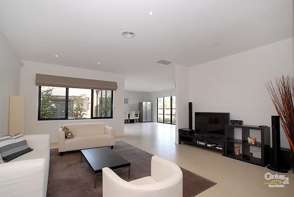 2 Evergreen Boulevard, Clayton South, VIC, 3169, Clayton South - Thumbnail 2