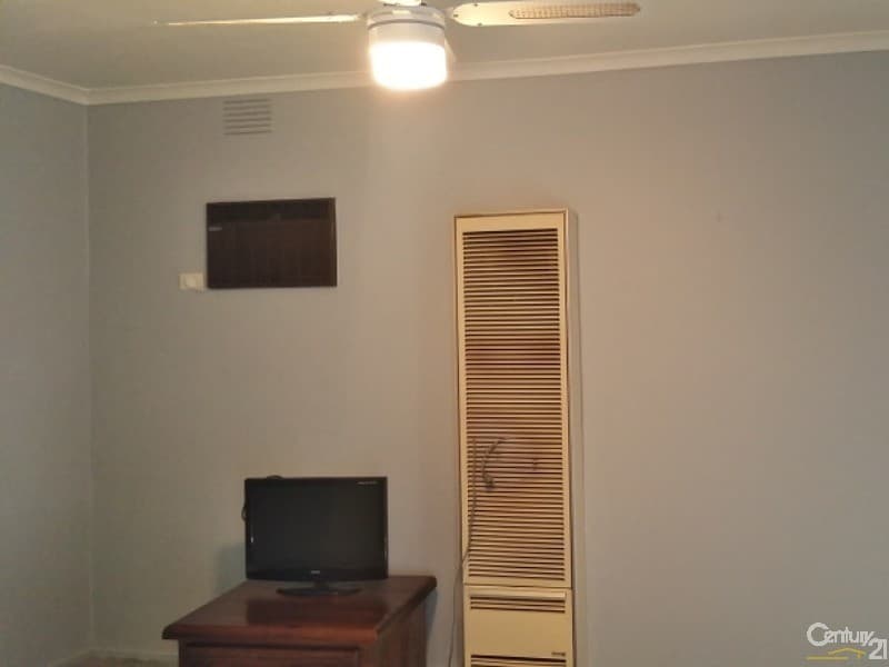35 Douglas Street, Noble Park, VIC, 3174, Springvale South - Thumbnail 3
