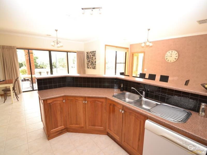 105 Schoeffel Drive, Echuca, VIC, 3564, Echuca - Thumbnail 3