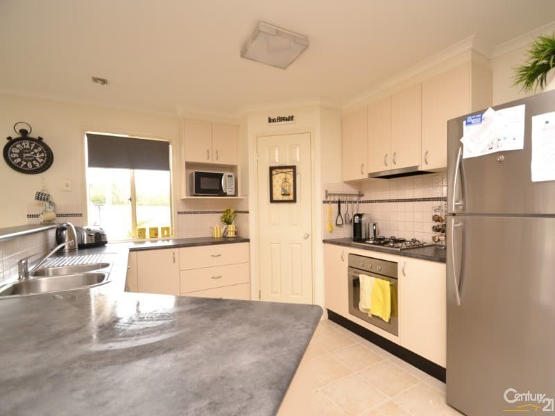 4 Coulson Place, Echuca, VIC, 3564, Echuca - Thumbnail 3