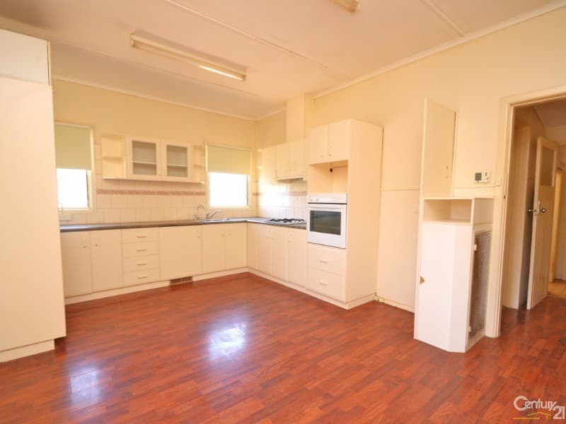 37 Eyre Street, Echuca, VIC, 3564, Echuca - Thumbnail 2
