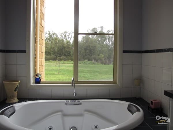 2 Ainsley Court, Echuca, VIC, 3564, Echuca - Thumbnail 4