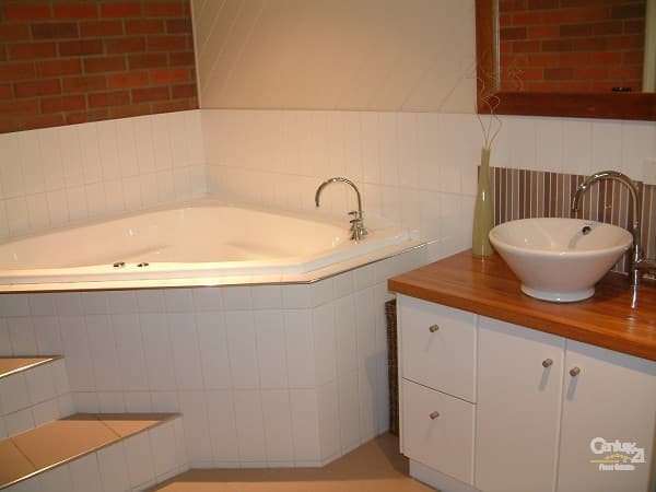 94 Stawell Street, Echuca, VIC, 3564, Echuca - Thumbnail 3
