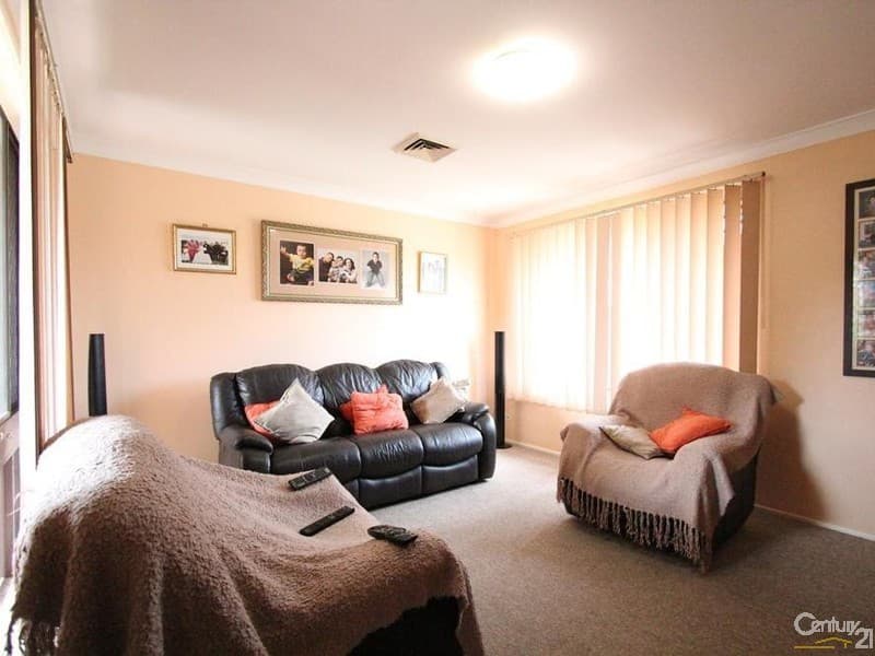 17 Dorrigo Crescent, Bow Bowing, NSW, 2566, Bow Bowing - Thumbnail 4