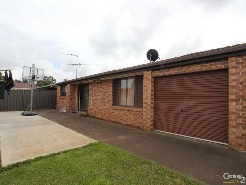 17 Dorrigo Crescent, Bow Bowing, NSW, 2566, Bow Bowing - Thumbnail 6