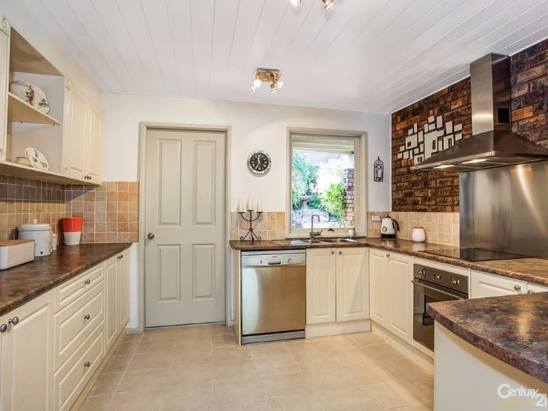 4 Huon Place, Illawong, NSW, 2234, Illawong - Thumbnail 3