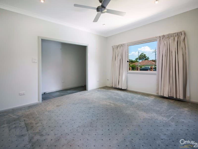 12 Harford Avenue, East Hills, NSW, 2213, East Hills - Thumbnail 5