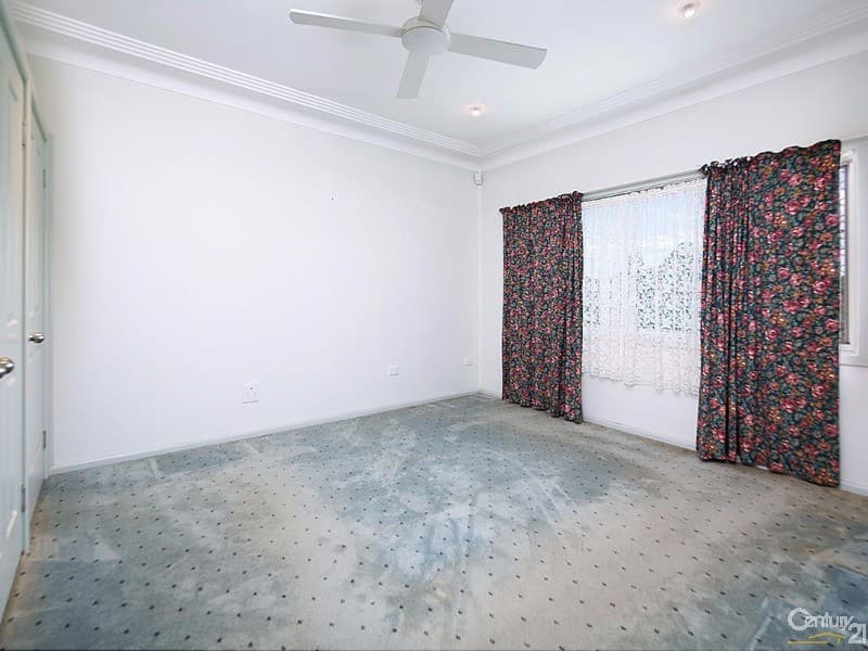 12 Harford Avenue, East Hills, NSW, 2213, East Hills - Thumbnail 7