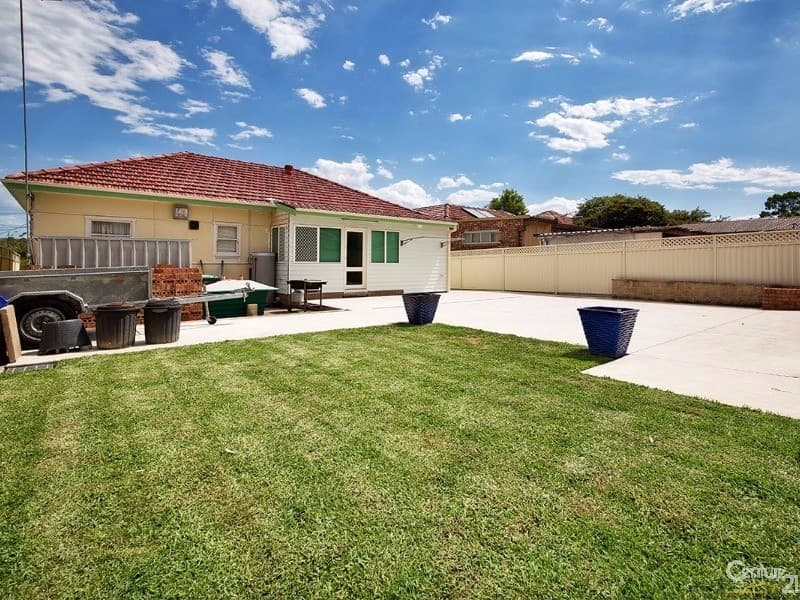 12 Harford Avenue, East Hills, NSW, 2213, East Hills - Thumbnail 2