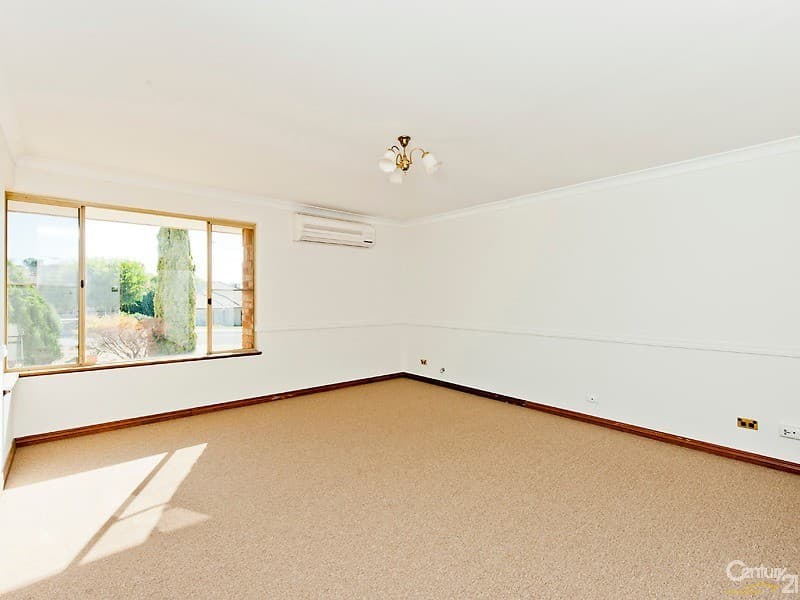 19 Silvertop Avenue, Halls Head, WA, 6210, Halls Head - Thumbnail 2