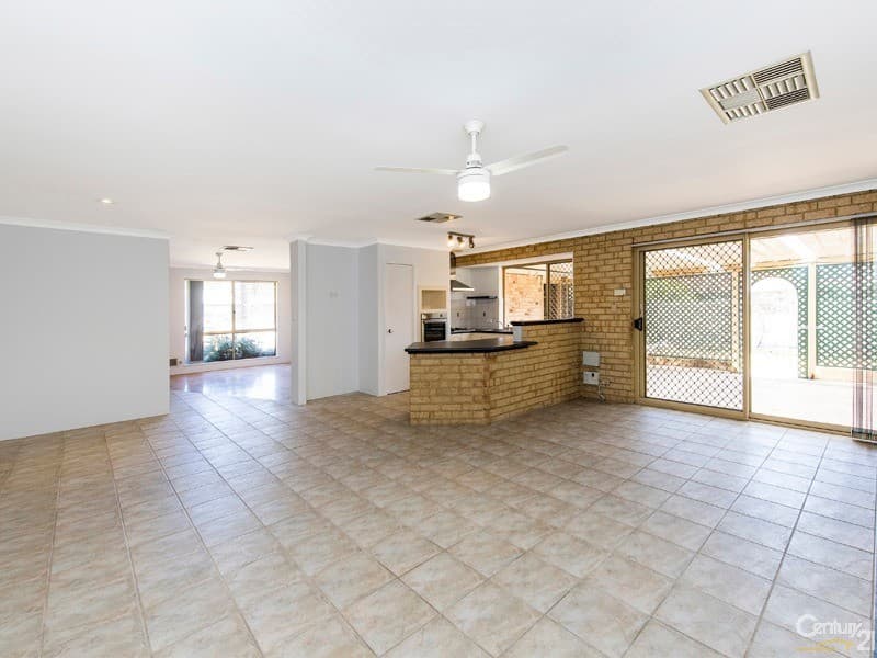 17 Fairway Crescent, Meadow Springs, WA, 6210, Meadow Springs - Thumbnail 4