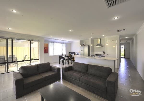 17 Highcliffe Circle, Lakelands, WA, 6210, Lakelands - Thumbnail 2