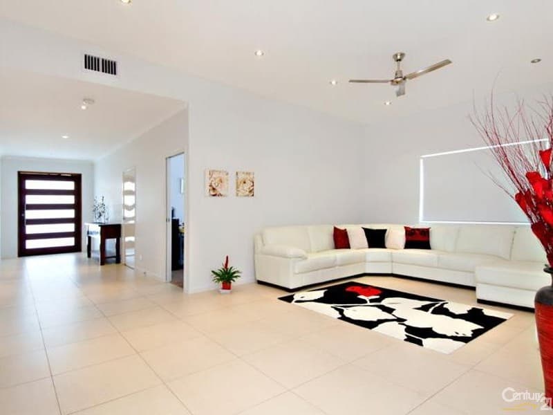 1/8 King Street, Buderim, QLD, 4556, Buderim - Thumbnail 2