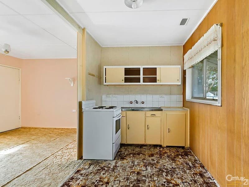 70 Dampier Blvde, Killarney Vale, NSW, 2261, Killarney Vale - Thumbnail 2