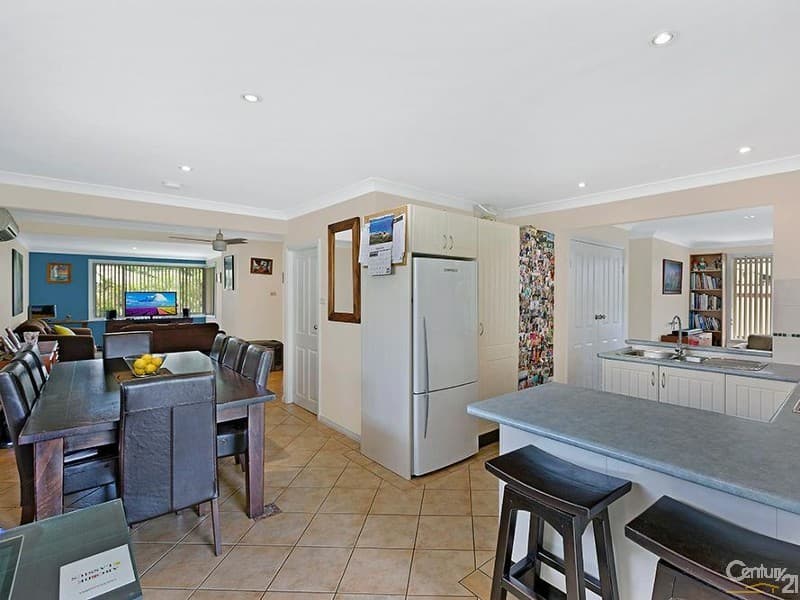 21 Kerry Crescent, Berkeley Vale, NSW, 2261, Berkeley Vale - Thumbnail 4