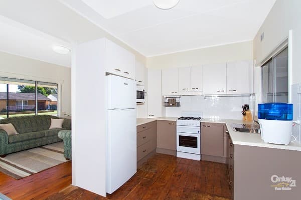 42 Tasman Avenue, Killarney Vale, NSW, 2261, Killarney Vale - Thumbnail 3