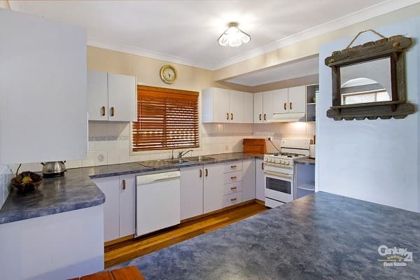 10 Tasman Avenue, Killarney Vale, NSW, 2261, Killarney Vale - Thumbnail 2