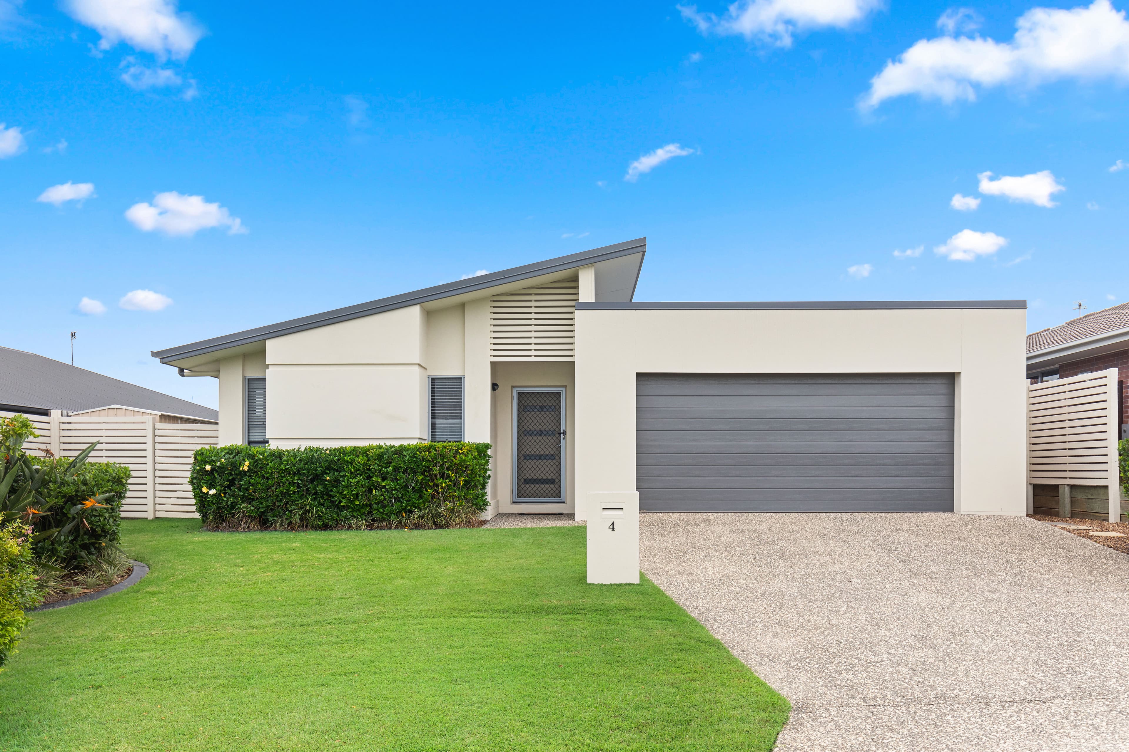 4/28 Diamond Bay Road, Vaucluse, Urraween - Image 1