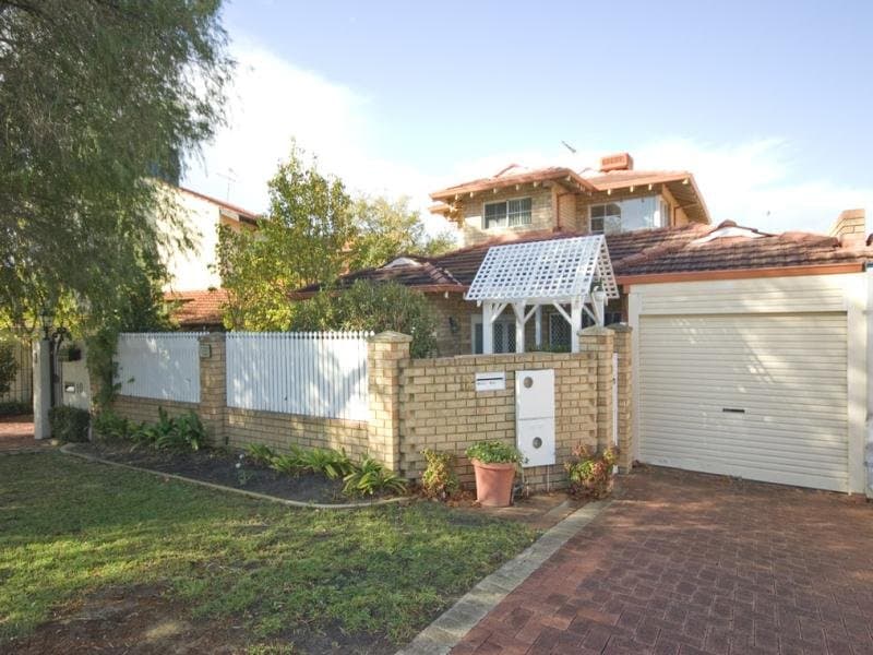 12 Moreau Mews, Applecross, Applecross - Image 1