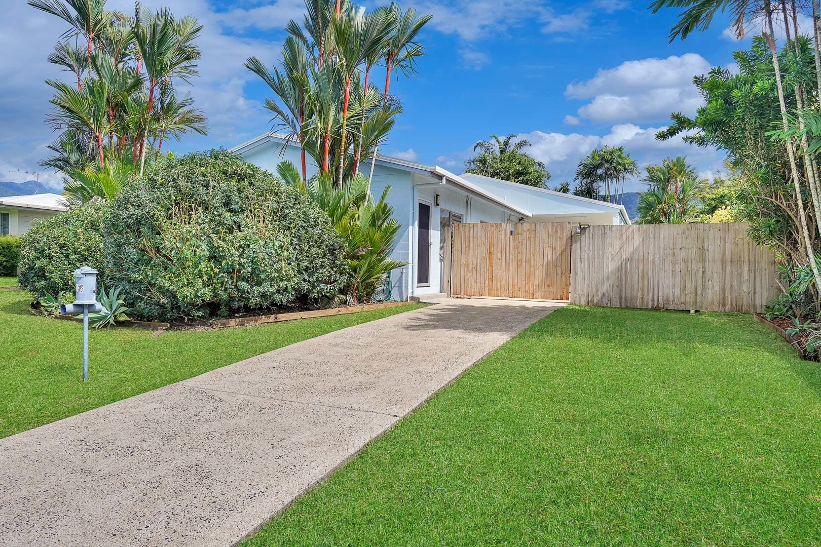 13 Vianen Close, Bentley Park, Bentley Park - Image 1