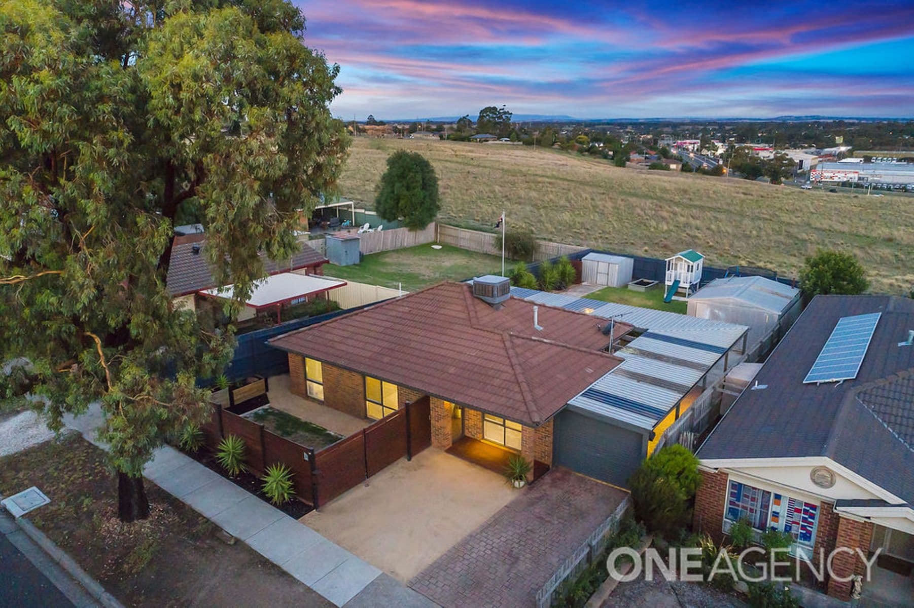 21 Kingsley Drive, Sunbury, Sunbury - Image 1