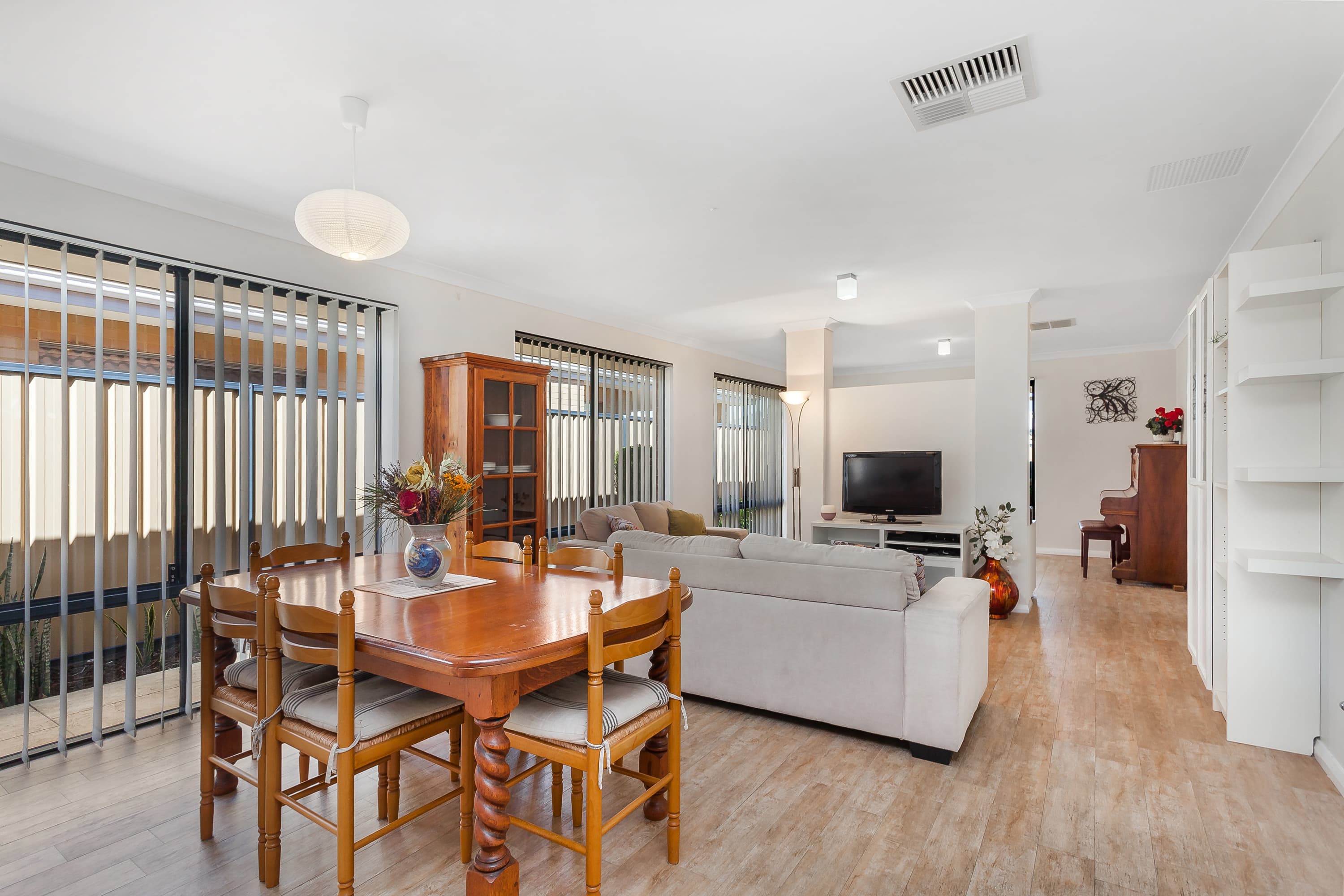 30 Porzana Boulevard, Tapping, Tapping - Image 1
