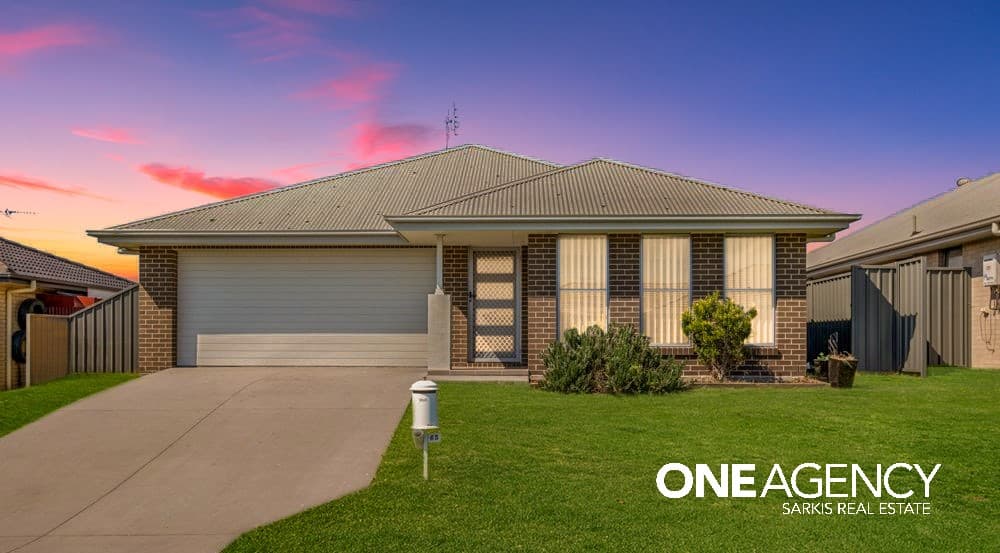 65 Niven Parade, Rutherford, Rutherford - Image 1
