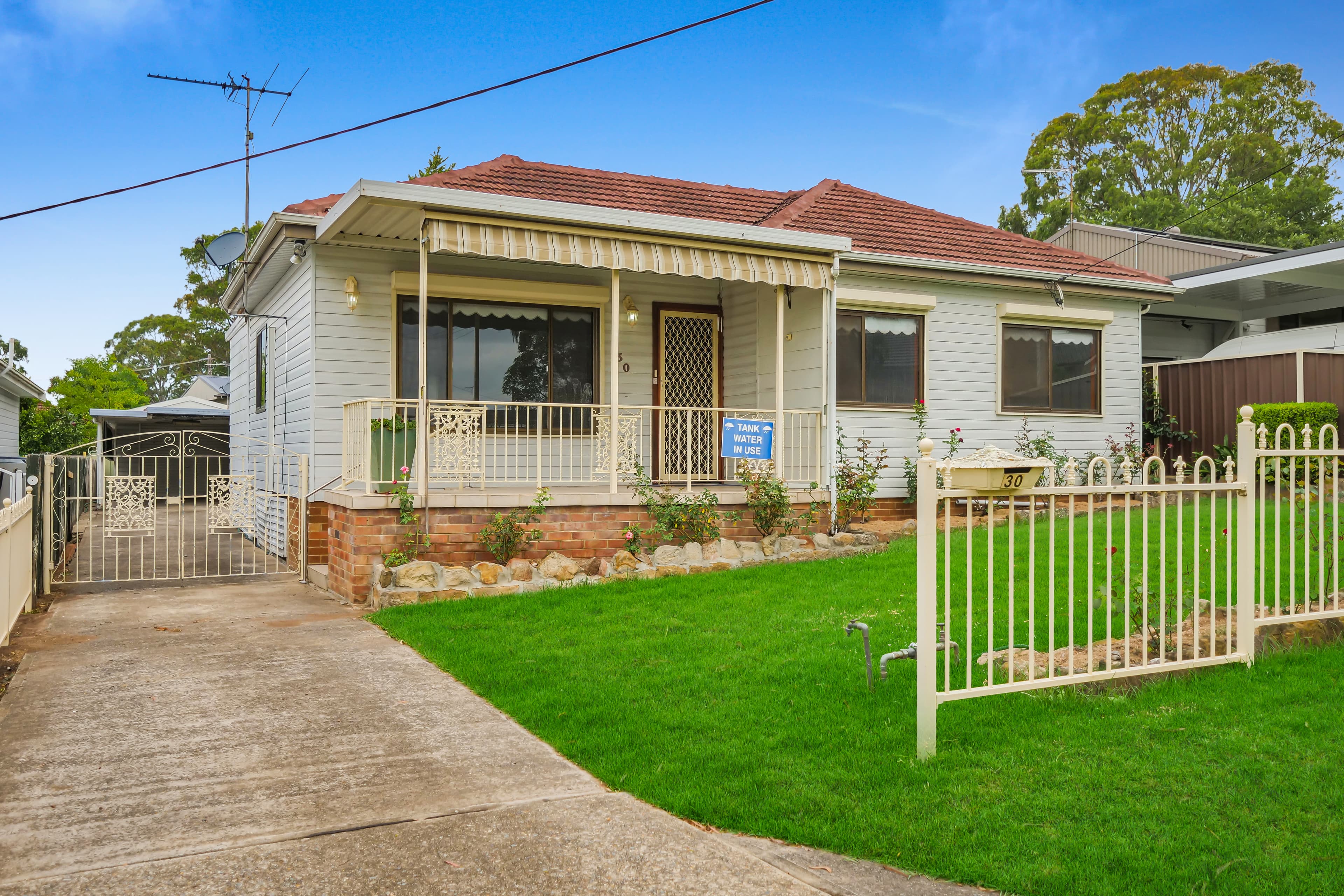 30 Raymond Avenue, Campbelltown, Campbelltown - Image 1