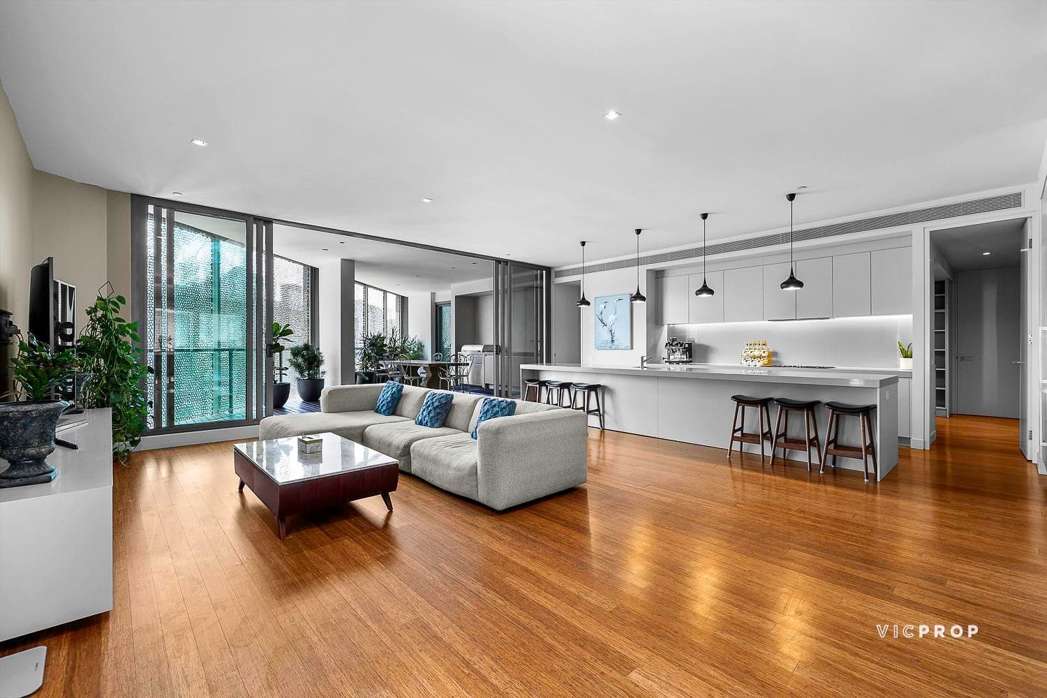 2705/8 Kavanagh Street, Southbank - Image 1