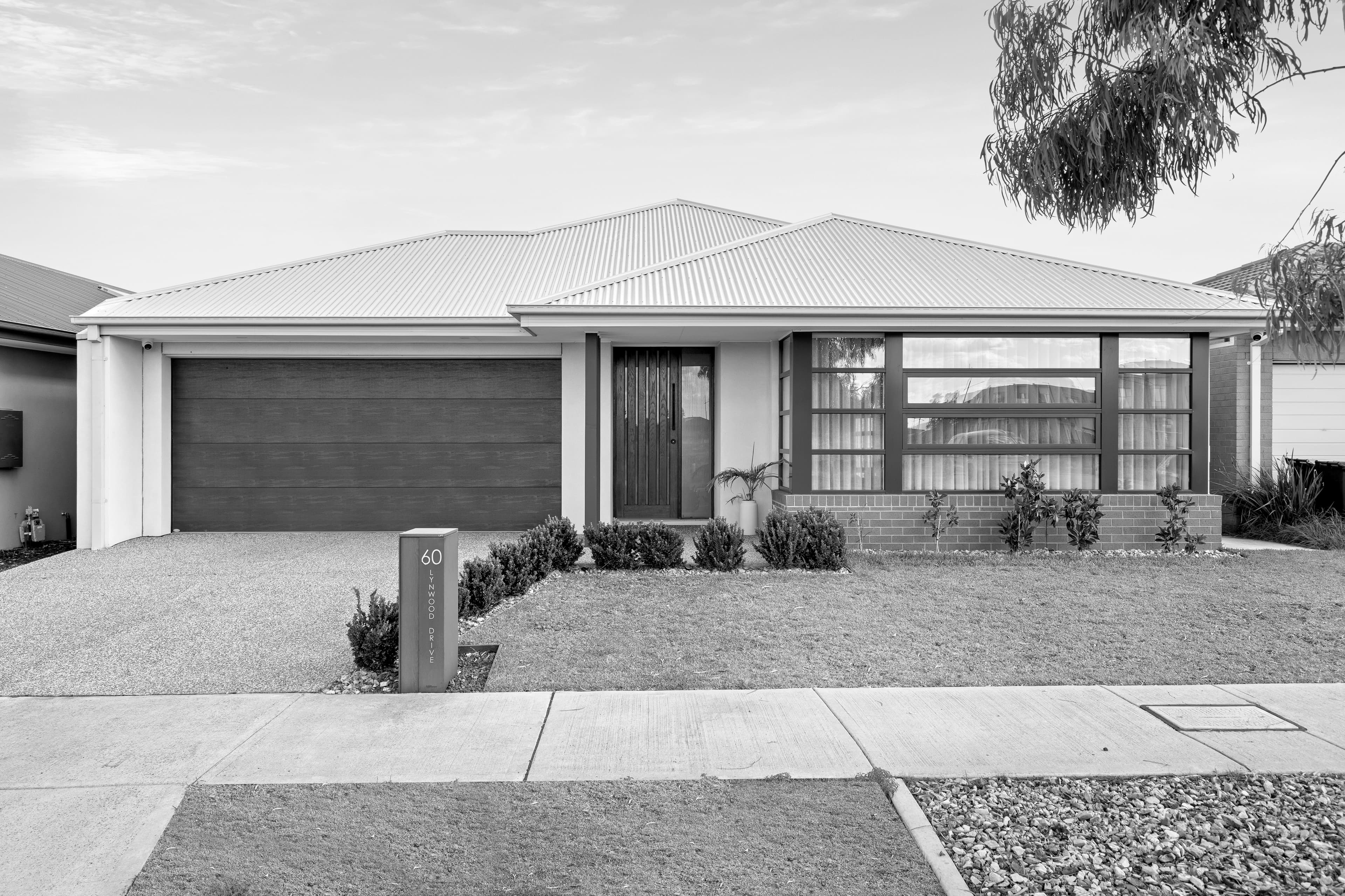 60 Lynwood Drive, THORNHILL PARK, VIC, Thornhill Park - Image 1