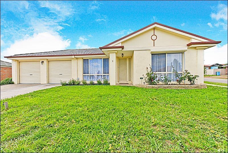 9 Osborne Way, WALLAN VIC 3756, Wallan - Image 1