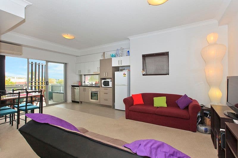 37 Agnes Street, MORNINGSIDE QLD 4170, Morningside - Image 1