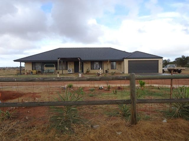 52 Eastlyn Drive, DEEPDALE WA 6532, Deepdale - Image 1