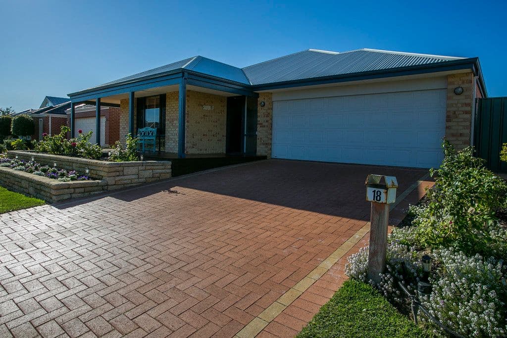 18 Sheriff Circuit, Wattle Grove WA 6107, Wattle Grove - Image 1