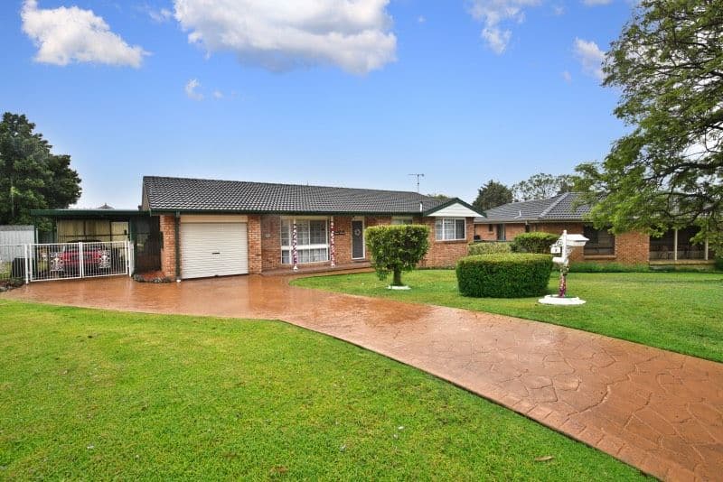 2 Hooper Close, Bomaderry - Image 1