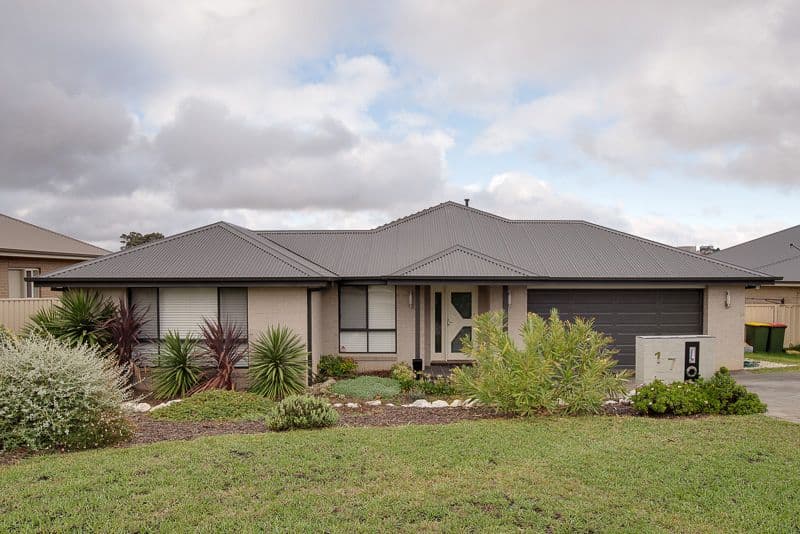17 Robinson Court, Orange - Image 1