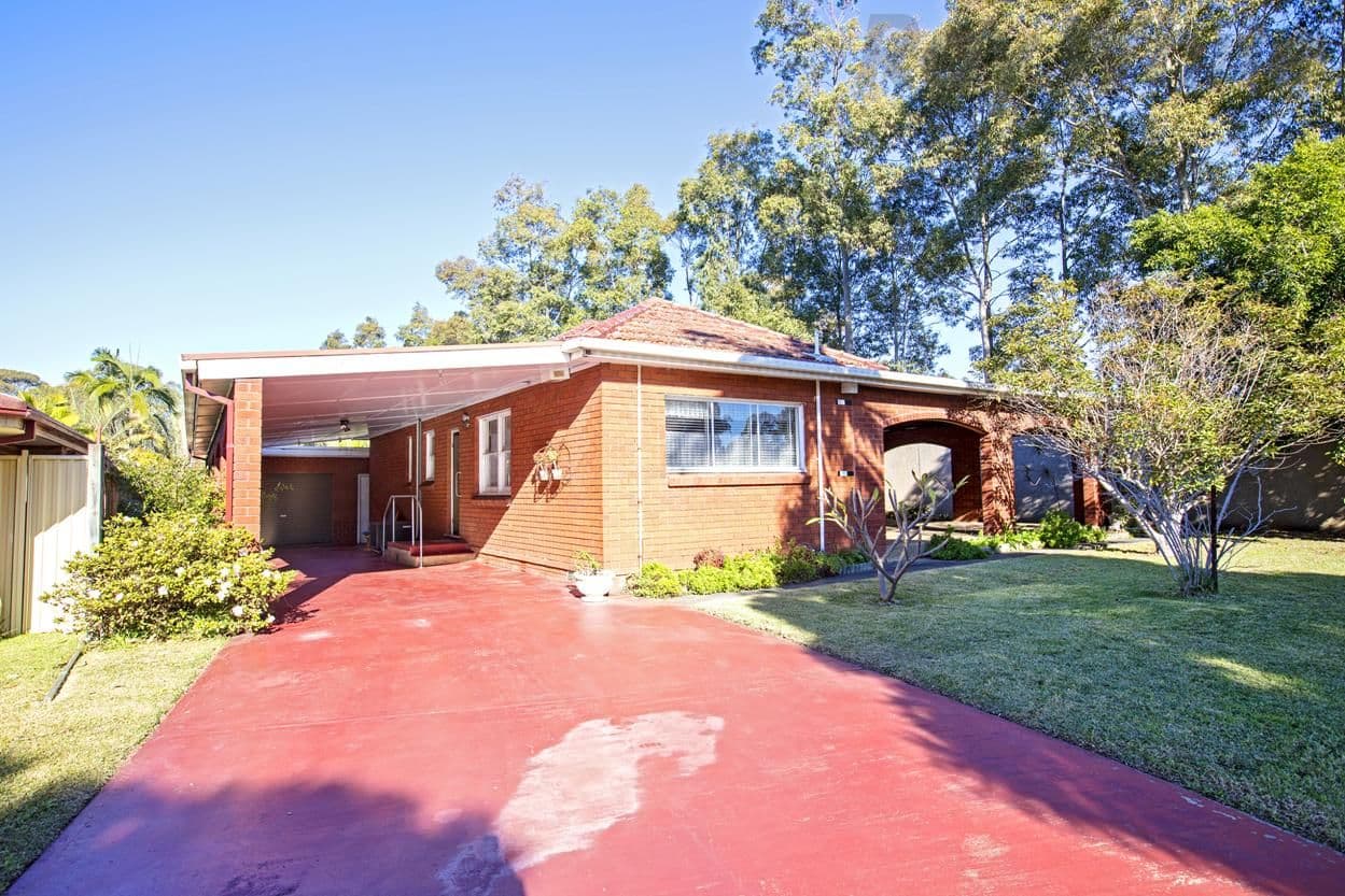 8 Lismore Close, Bossley Park - Image 1