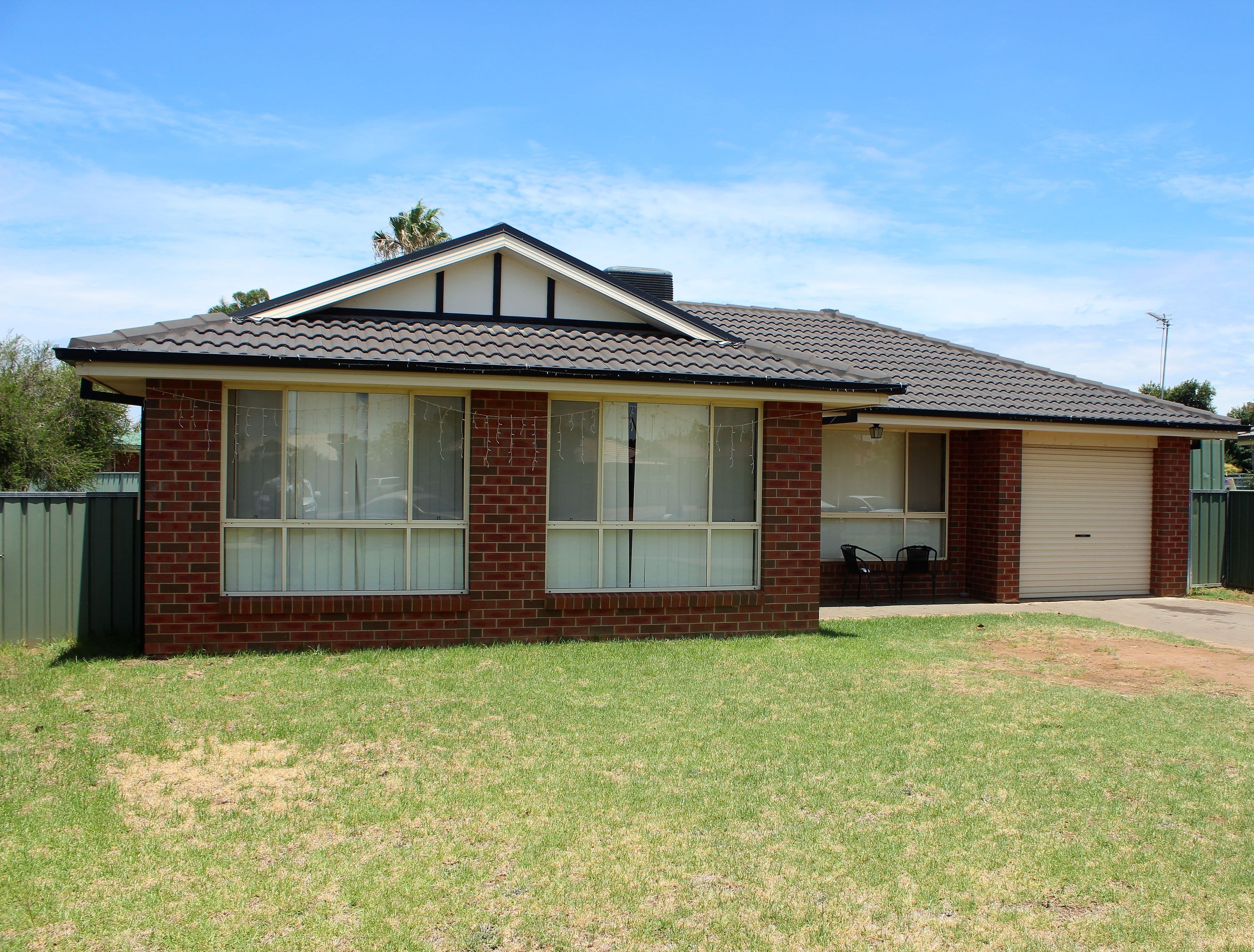 6 Meadowbank Drive, Dubbo - Image 1