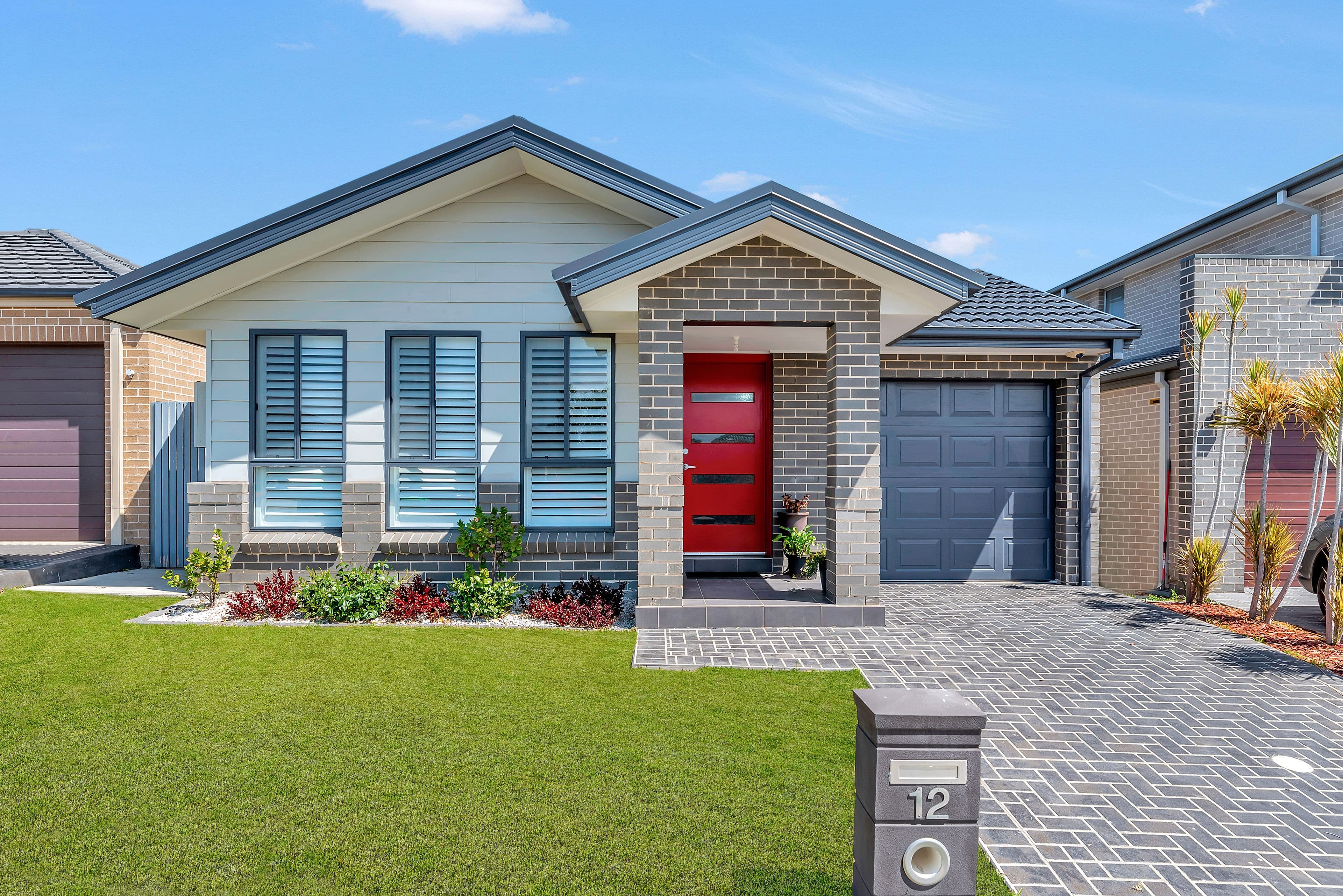 12 Connellan Avenue, Middleton Grange - Image 1