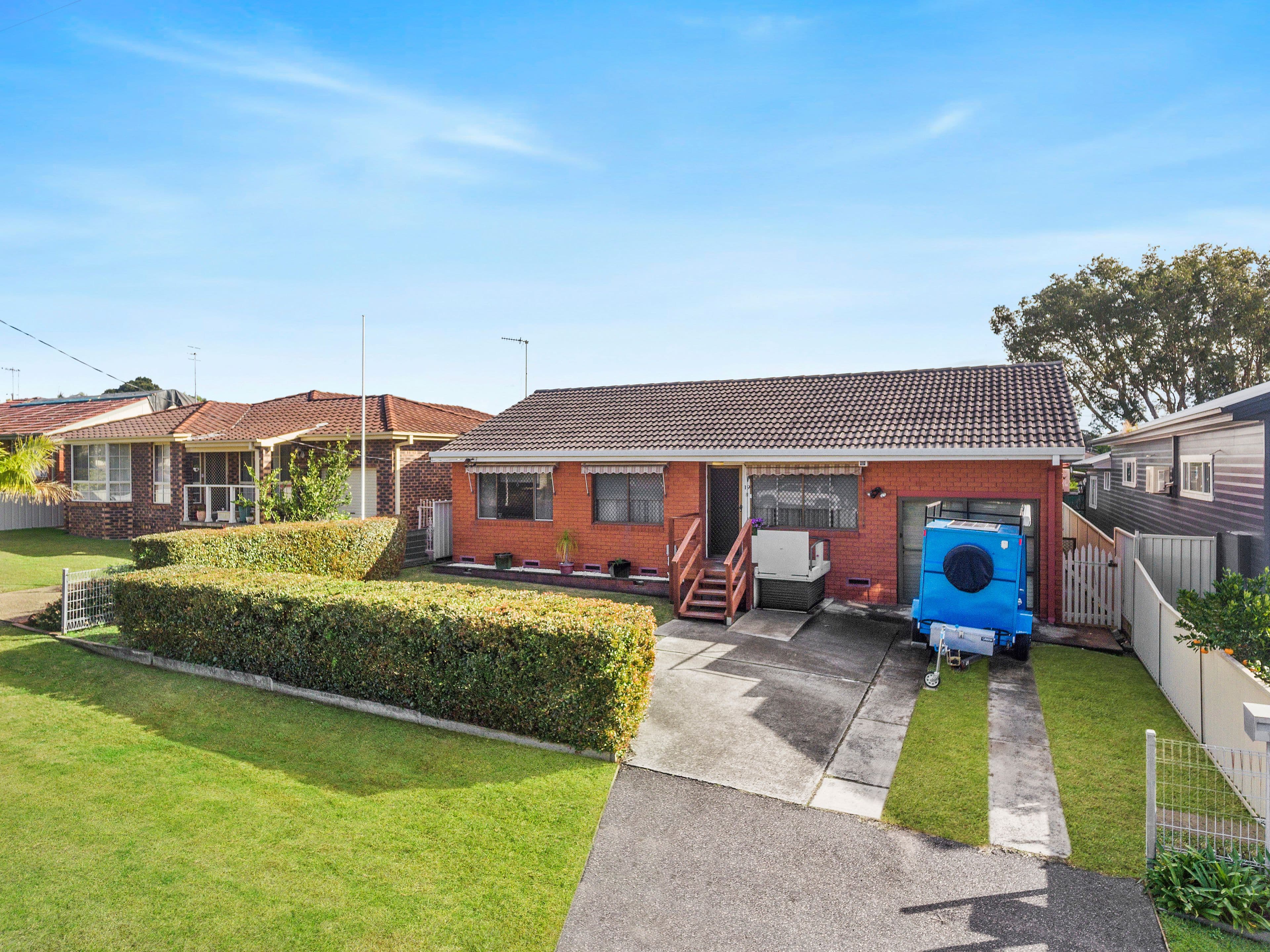 19 Dampier Boulevard, Killarney Vale - Image 1